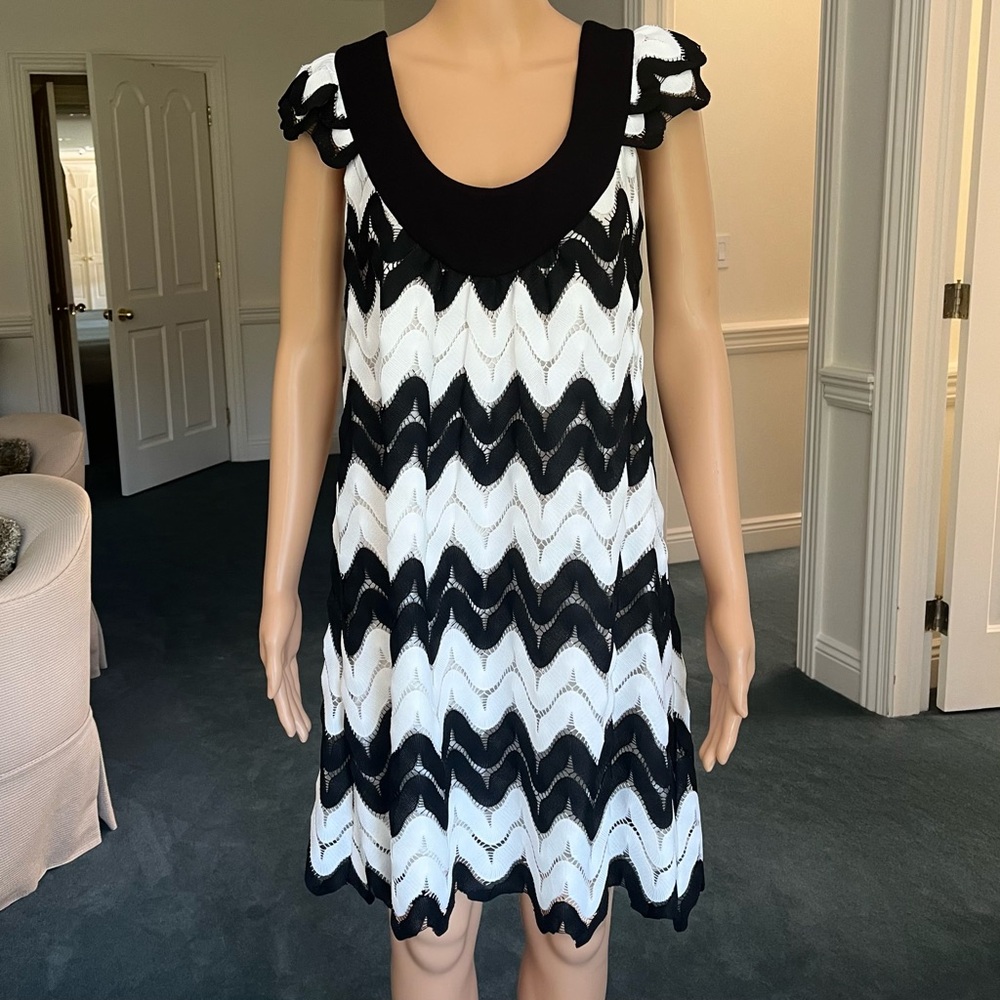 Christopher Deane B&W Lace Patterned Cap-Sleeve Dress